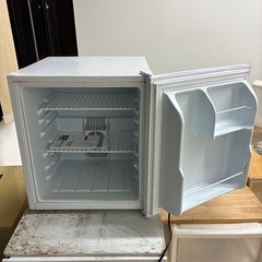 小型の冷蔵庫48リットル白。美品の画像