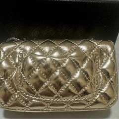 【未使用】年末SALE！チェーン付きミニウォレットゴールドカラーの画像