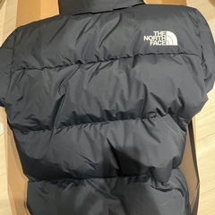 THE NORTH FACE ブラックダウンジャケットの画像