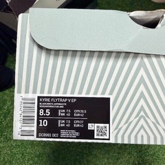 KYRIE カイリーアービング　バッシュ　バスケットシューズ　の画像