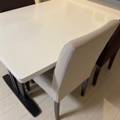 ダイニングテーブル　イスの画像