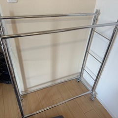 ハンガーラックの画像