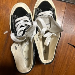 ハイカットスニーカーの画像