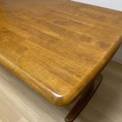 ダイニングテーブルの画像