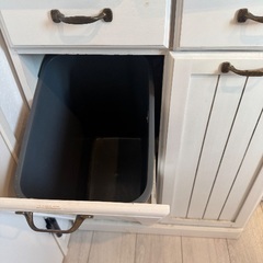 キッチン棚&ダストボックスの画像