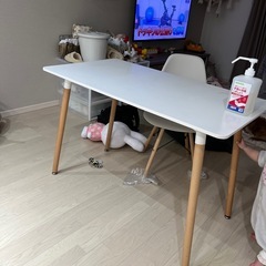 ダイニングテーブルの画像