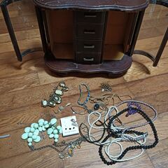 アンティークジュエリーボックス＆ジュエリーの画像