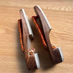 キッズ用　下駄　伝統草履　木製　茶色　赤　黄色の画像