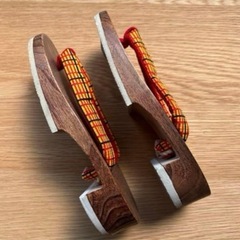 キッズ用　下駄　伝統草履　木製　茶色　赤　黄色の画像