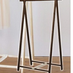 中古、傷ありですが全く問題なく使える木製ハンガーラックの画像