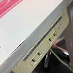 【無料】ネイルテーブル4台（1台からok）卓上ライト（クランプ式）もありますの画像