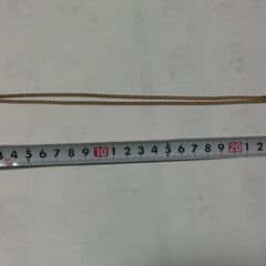 ◍courreges Parisクレージュ ネックレス（刻印有り）、◍トップが三日月型の様な容です、◍ゴールドカラー、画像参照、★お手数をおかけしますプロフィール必読ですの画像