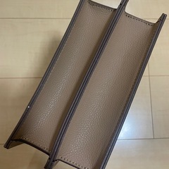 美品　UNIQLO レザータッチスクエアバッグ　の画像