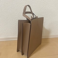 美品　UNIQLO レザータッチスクエアバッグ　の画像