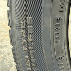 ベンツ　gクラス 　スタッドレスタイヤ４本
の画像