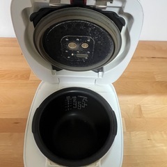 TIGER タイガー 圧力炊飯ジャー JPB-Gシリーズ JPB-G101 炊飯器  クールホワイト ホワイト 5.5合　中古の画像