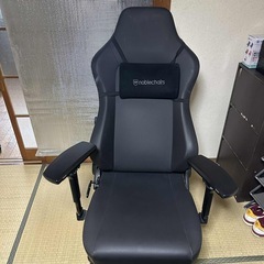 ゲーミングチェアとデクスセットの画像