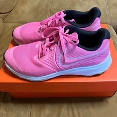 Nike スターランナーGS 23.0cmの画像