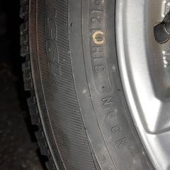 スタッドレスタイヤ4本アルミホイール付きプリウス30系に使ってましたの画像