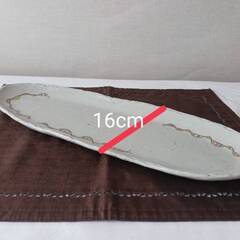 薄い長皿の画像