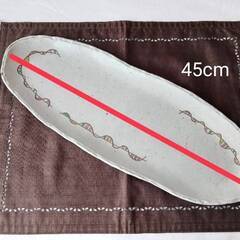 薄い長皿の画像