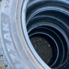 組み換え無料中古スタッドレスタイヤ215/50R18 92QブリヂストンVRX3の画像