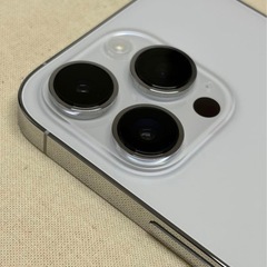 【超美品・激安】iPhone 14 Pro 128GB シルバー ※バッテリー75%のため格安！7.2万円（代引き可) （価格相談可）
の画像