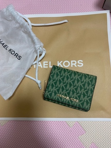 新品☆MICHAEL KORS 折り財布 グリーン   レザー 折り財布