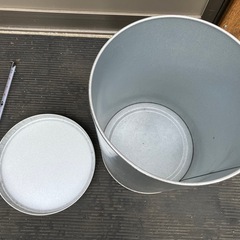 11228😺　スチール缶　ゴミ箱の画像
