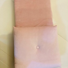 　ピンクの座椅子の画像