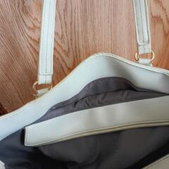 オフホワイトのトートショルダー 無料の画像