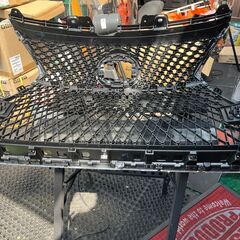 格安☆LC500 フロントバンパー　スピンドルグリル　純正品の画像