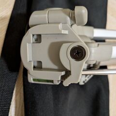 小型ビデオカメラの三脚の画像