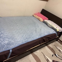 セミダブルベッドフレーム　マットレスの画像