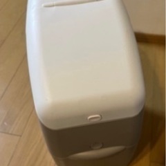 アップリカ　おむつゴミ箱の画像