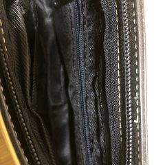 二色柄の小さいバッグの画像