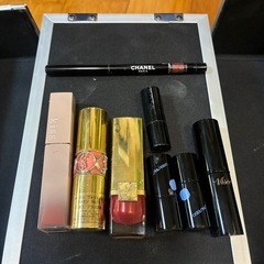 デパコス含む中古化粧品とメイクボックスの画像