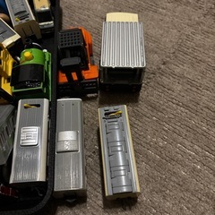 車や電車のおもちゃの画像