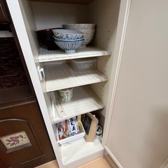 スリム食器棚の画像