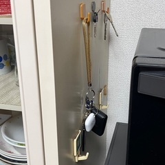 スリム食器棚の画像