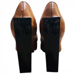 ブラウンパンプスの画像