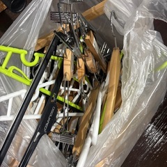 ダストボックス、電気ストーブ、ハンガーの画像