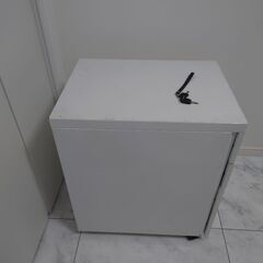 オフィスワゴン デスクワゴン 鍵有の画像