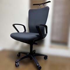 オカムラチェア　2脚とオマケの画像