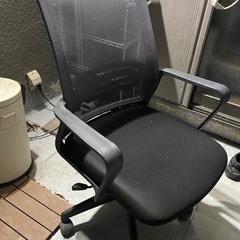 オカムラチェア　2脚とオマケの画像