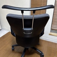 オカムラチェア　2脚とオマケの画像