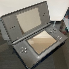 早い者勝ち　Nintendo DS Lite ブラック　美品　ポケモンカセット付き　ポケットモンスターの画像