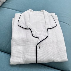 ホワイトロングパジャマ パイピング付きの画像