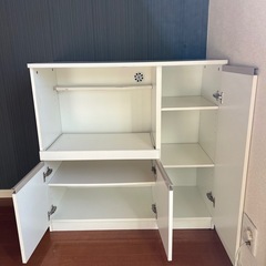 ニトリ　レンジ台　食器棚の画像