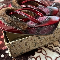 ♡ 成人式 卒業式 結婚式 ♡★可愛いレトロ赤い草履 ファー付き 箱なし★の画像